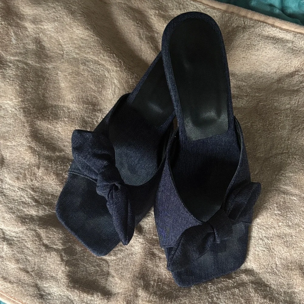 1 3/4” Dark Navy Mules w/ Bow Detail 
US Size 7.5   EU Size 38 - Picture 3 of 7